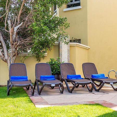 Chic 4Br Villa With Assistant Room And Private Pool On Palm Jumeirah By Deluxe Holiday Homes Dubái Exterior foto