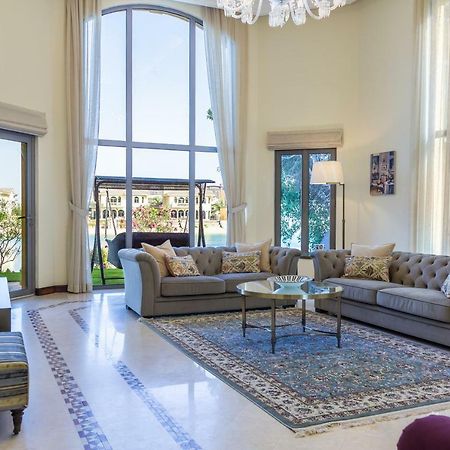 Chic 4Br Villa With Assistant Room And Private Pool On Palm Jumeirah By Deluxe Holiday Homes Dubái Exterior foto
