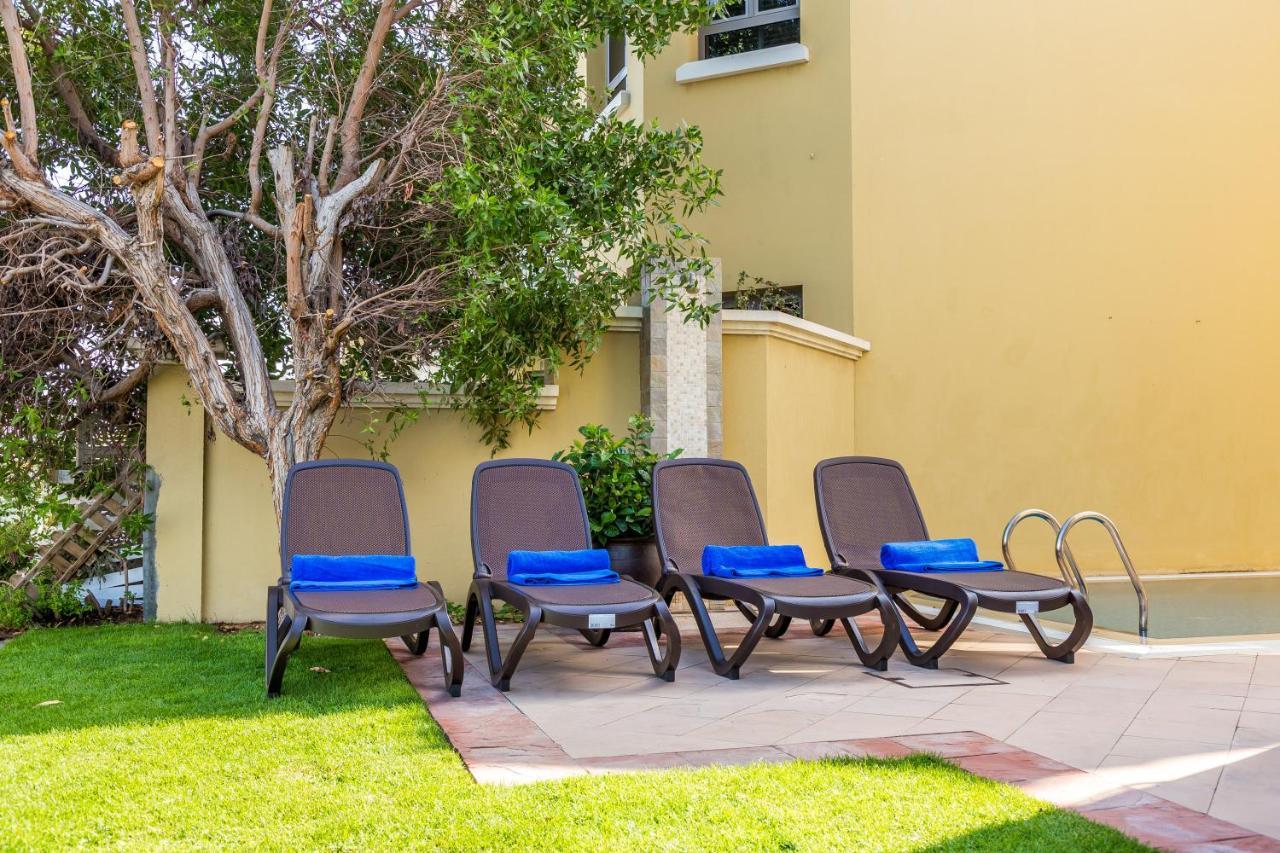 Chic 4Br Villa With Assistant Room And Private Pool On Palm Jumeirah By Deluxe Holiday Homes Dubái Exterior foto