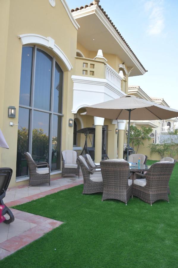 Chic 4Br Villa With Assistant Room And Private Pool On Palm Jumeirah By Deluxe Holiday Homes Dubái Exterior foto