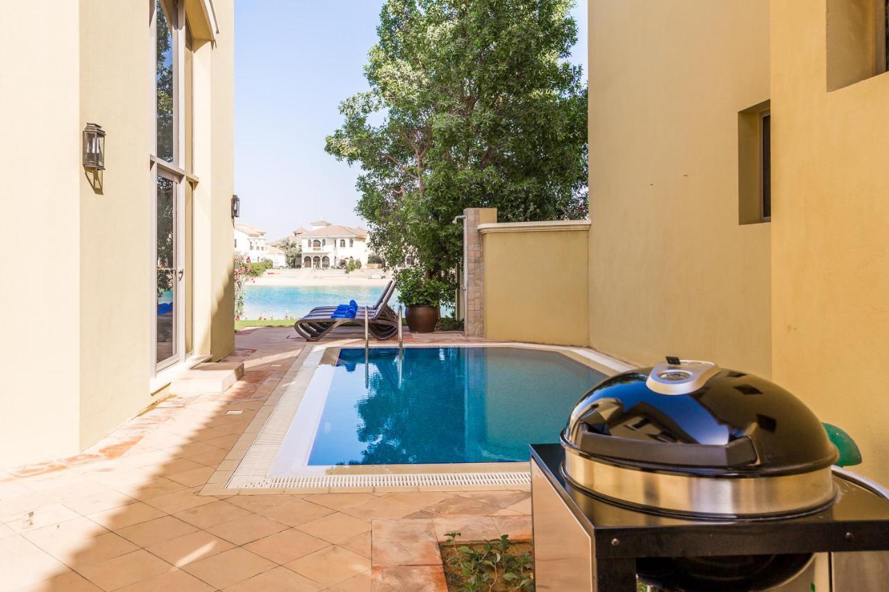 Chic 4Br Villa With Assistant Room And Private Pool On Palm Jumeirah By Deluxe Holiday Homes Dubái Exterior foto