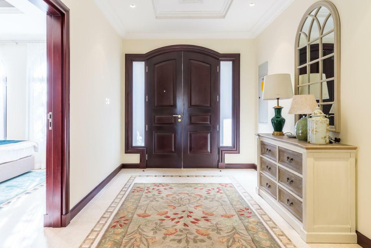 Chic 4Br Villa With Assistant Room And Private Pool On Palm Jumeirah By Deluxe Holiday Homes Dubái Exterior foto