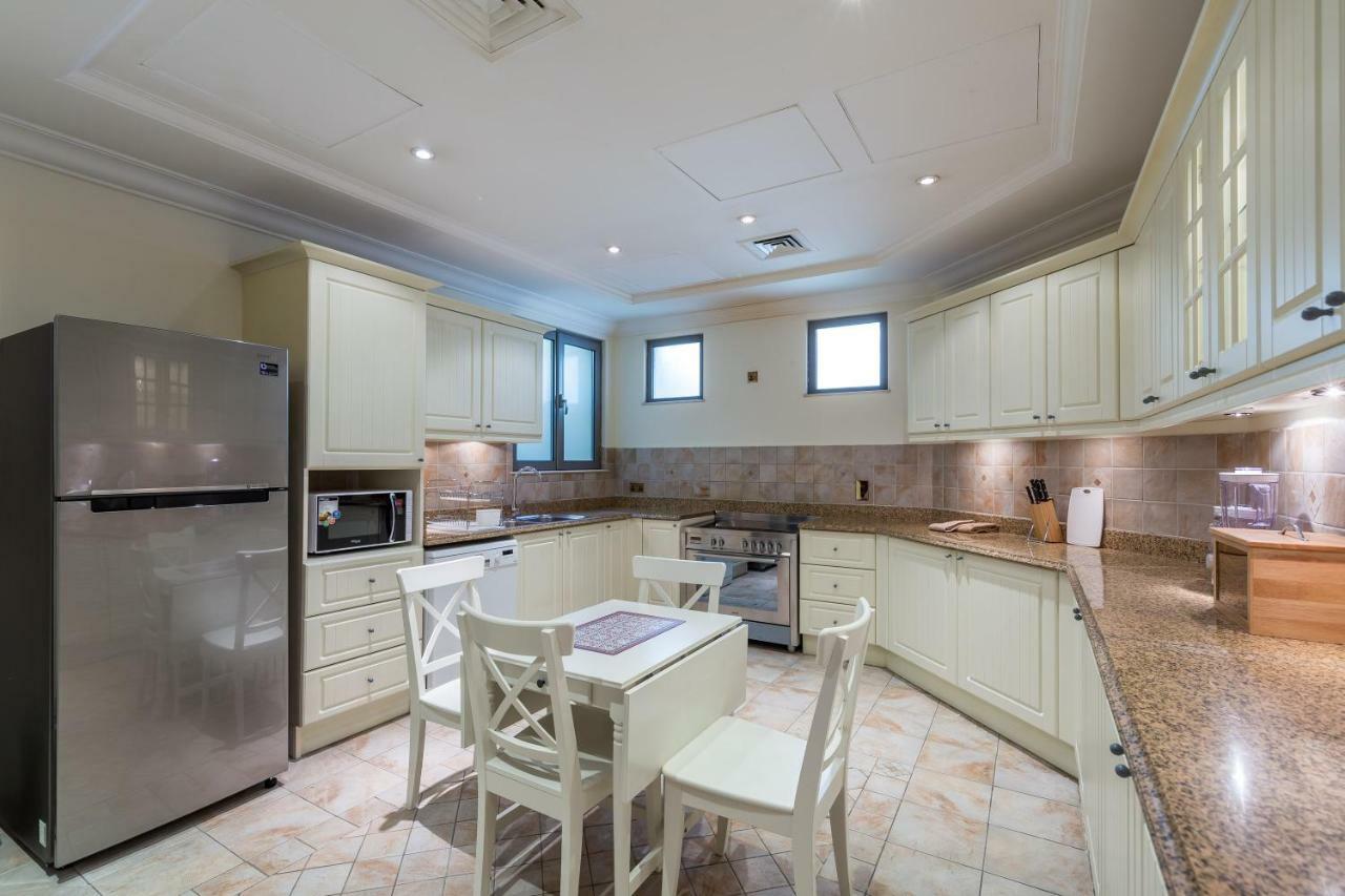 Chic 4Br Villa With Assistant Room And Private Pool On Palm Jumeirah By Deluxe Holiday Homes Dubái Exterior foto