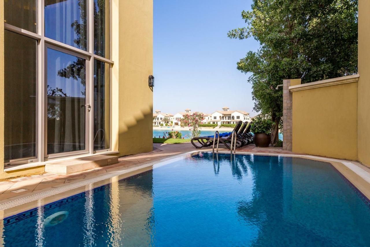 Chic 4Br Villa With Assistant Room And Private Pool On Palm Jumeirah By Deluxe Holiday Homes Dubái Exterior foto