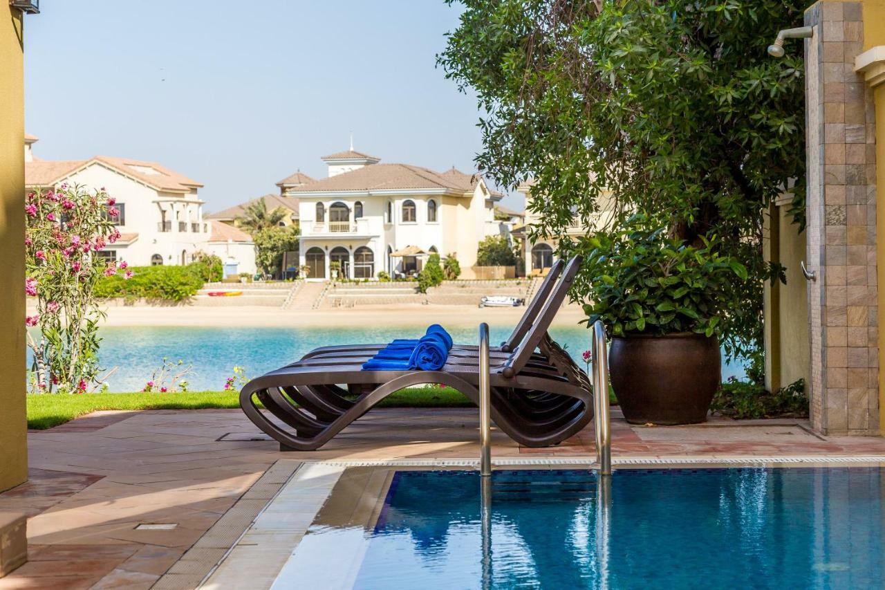 Chic 4Br Villa With Assistant Room And Private Pool On Palm Jumeirah By Deluxe Holiday Homes Dubái Exterior foto