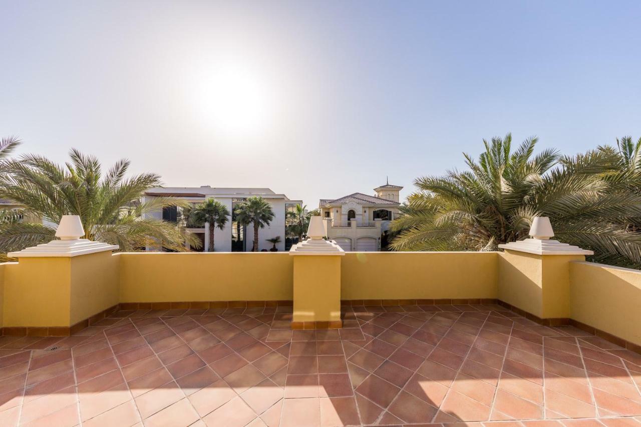 Chic 4Br Villa With Assistant Room And Private Pool On Palm Jumeirah By Deluxe Holiday Homes Dubái Exterior foto