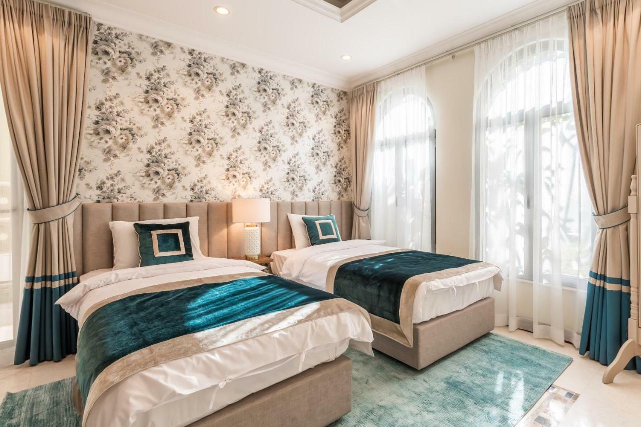 Chic 4Br Villa With Assistant Room And Private Pool On Palm Jumeirah By Deluxe Holiday Homes Dubái Exterior foto