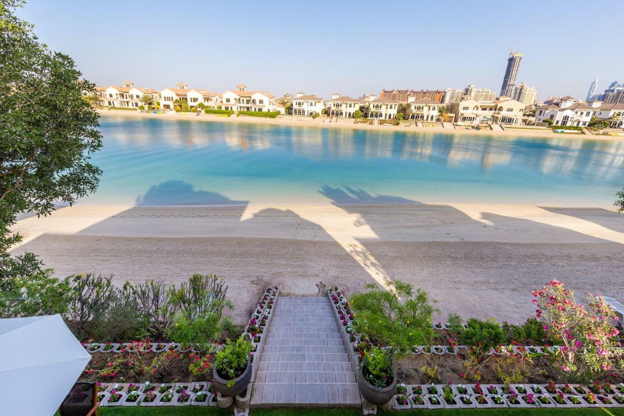 Chic 4Br Villa With Assistant Room And Private Pool On Palm Jumeirah By Deluxe Holiday Homes Dubái Exterior foto